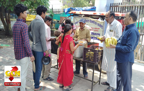 रामनवमी के अवसर पर संस्था अवाम ए हिन्द ने निराश्रितों,  जरूरतमंद एवं अस्पताल में मरीजों के परिजनों को स्वादिष्ट भोजन के साथ फलों का किया वितरण