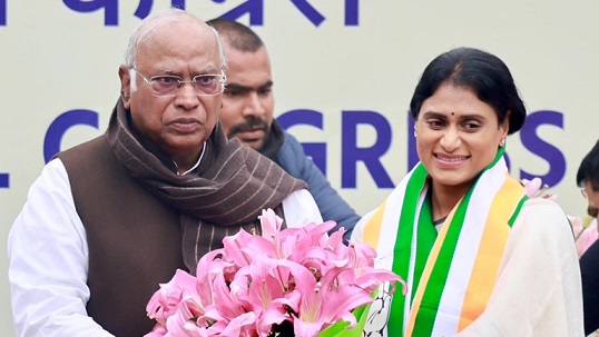 कांग्रेस में शामिल हुईं CM जगन रेड्डी की बहन YS शर्मिला...