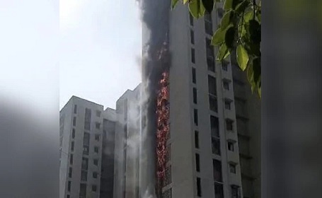 बड़ी खबर : मुंबई में एक ऊंची इमारत में लगी भीषण आग, 6 मंजिलें जलकर खाक