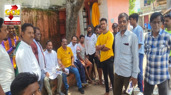  कांग्रेस कार्यकर्ताओं के घर-घर पहुंचे कन्हैया, 18 वार्डों में जनसंपर्क के साथ नेम प्लेट लगाने का काम पूरा