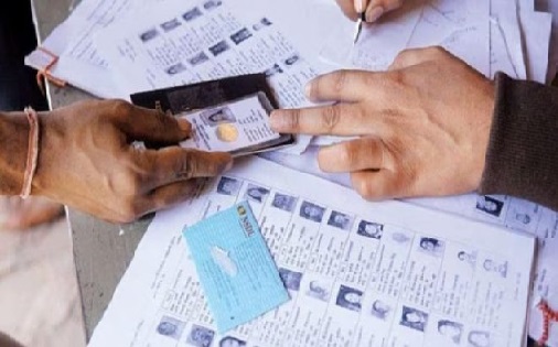 मतदाता फोटो पहचान पत्र के अतिरिक्त 12 वैकल्पिक फोटोयुक्त दस्तावेज दिखाकर भी मतदाता कर सकेंगे मतदान