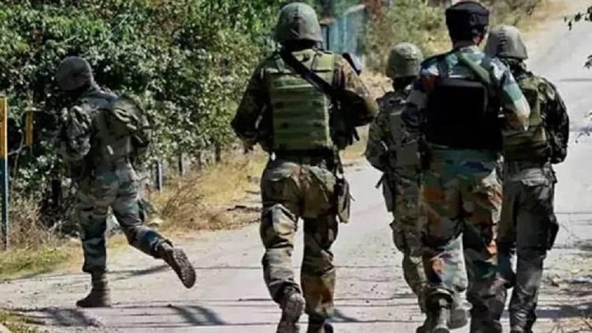 जम्मू कश्मीर में सेना ने 3 आतंकी मार गिराया, दो सुरक्षा अधिकारी घायल