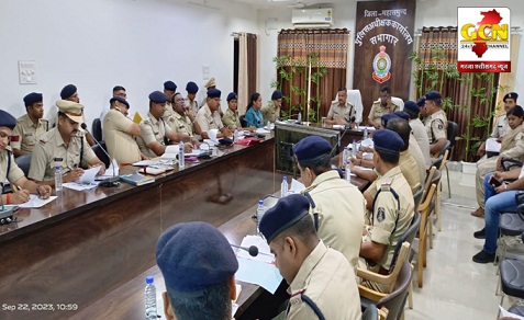 पुलिस अधीक्षक महासमुंद श्री धर्मेंद्र सिंह के द्वारा आगामी चुनाव की तैयारी व कार्यवाहियो की समीक्षा हेतु बैठक ली गई.