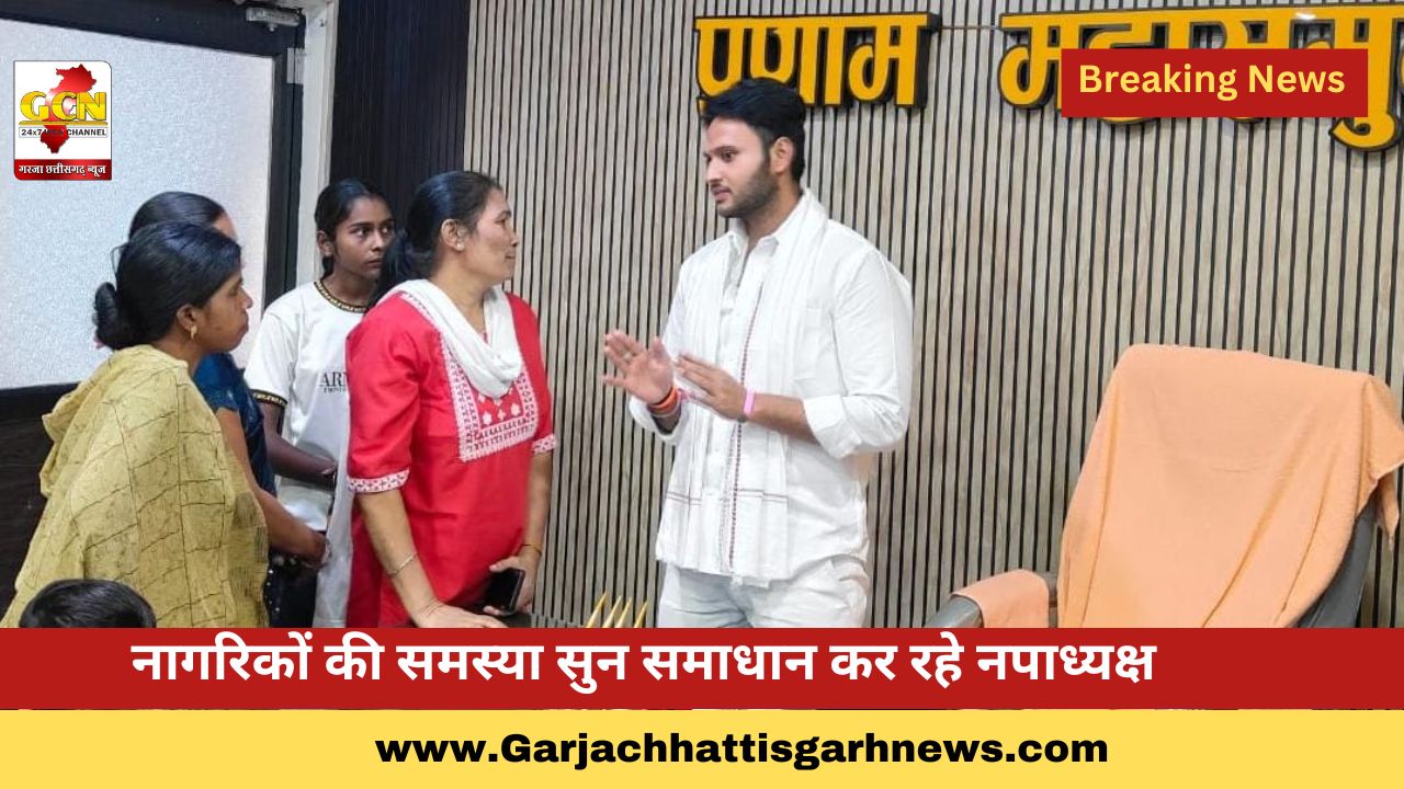 नागरिकों की समस्या सुन समाधान कर रहे नपाध्यक्ष नागरिकों की समस्या सुन समाधान कर रहे नपाध्यक्ष