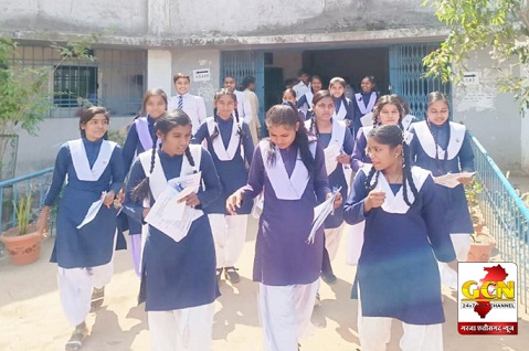  बारहवीं की परीक्षा शांतिपूर्वक सम्पन्न हुआ कुल 58 परीक्षार्थी शामिल हुए
