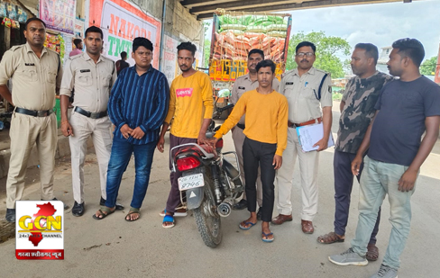 महासमुंद पुलिस के द्वारा बसना क्षेत्र में  मोटर सायकल चोरों को पकड़ने एवम मोटर साइकिल बरामद करने में मिली सफलता ।