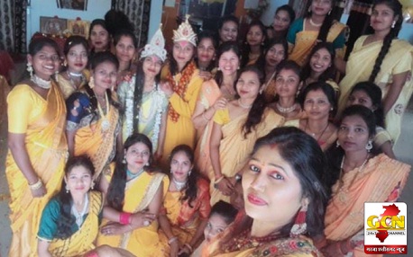 राम जन्मोत्सव पर हिमांशु ब्यूटी पार्लर में की गई पूजा अर्चना