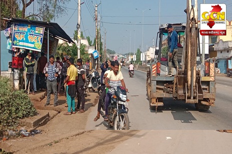 शहर की शराब दुकानों के पास चल रहे अवैध चखना सेंटरो पर कार्रवाई हुई.